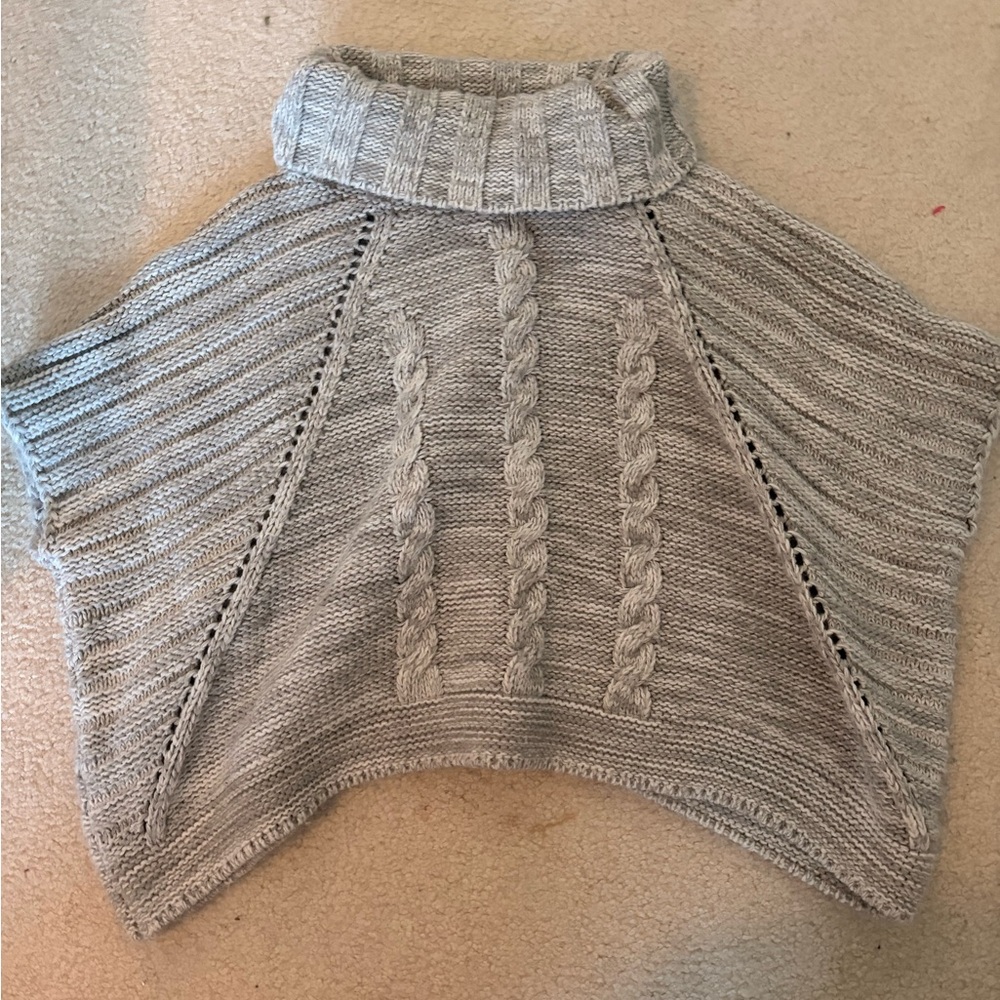 Grey knit sweater with cable knit detail. Size: L kids